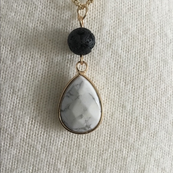 Diffuser Necklace - Picture 2 of 4